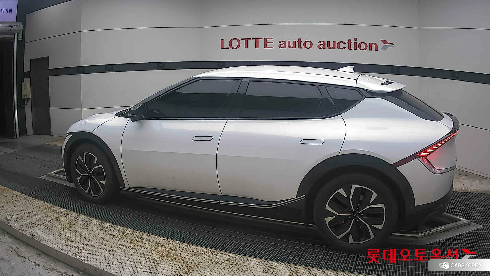 Kia EV6 2022 Snow White Pearl из Кореи, фото 2