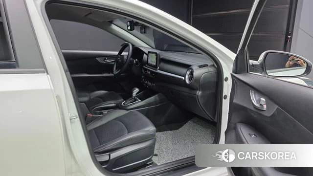 Kia The New K3 2nd generation 2021 Белый из Кореи, фото 2
