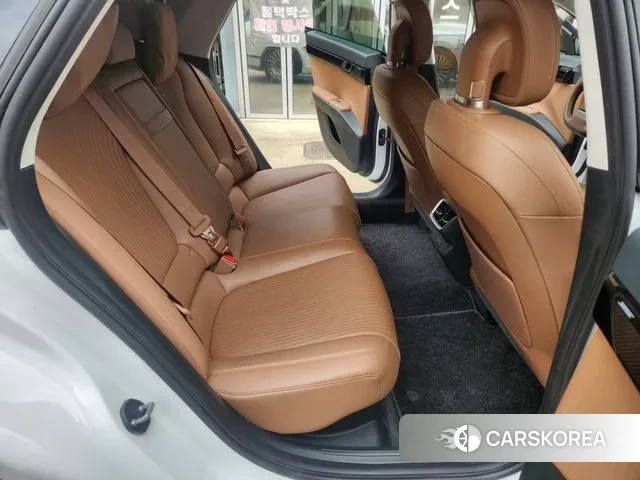 Hyundai Grandeur Hybrid (GN7) 2023 Белый из Кореи, фото 2