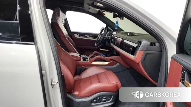 Porsche Cayenne (PO536) 2025 Серебристо-серый из Кореи, фото 2