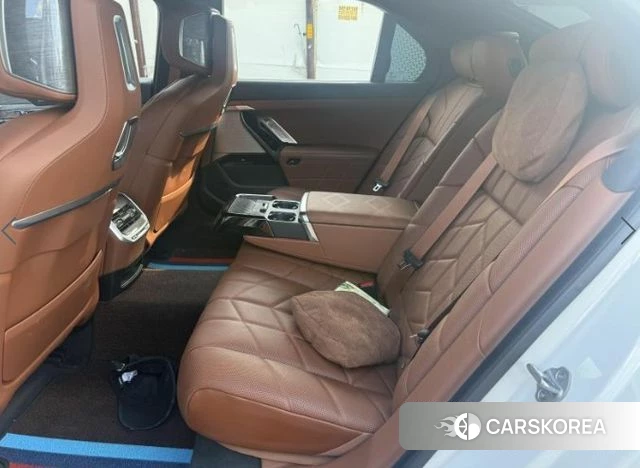 BMW 7 Series (G70) 2024 Белый из Кореи, фото 2