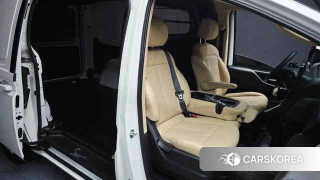 Hyundai Staria 2023 Белый из Кореи, фото 2