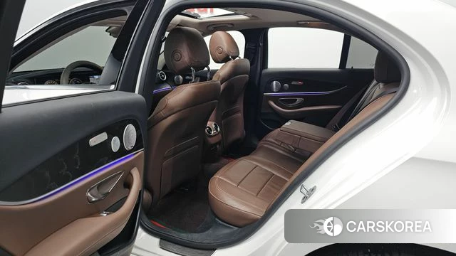 Mercedes-Benz E-Class W213 2018 Белый из Кореи, фото 2