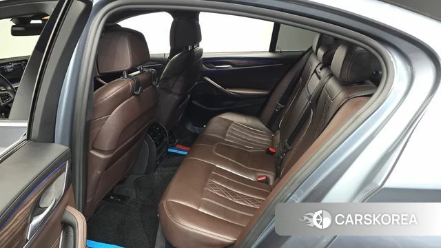 BMW 5 Series (G30) 2020 Серебристо-серый из Кореи, фото 2