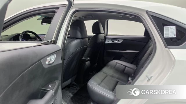 Kia The New K3 2nd generation 2021 Белый из Кореи, фото 2