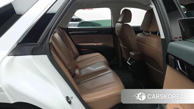 Hyundai Grandeur Hybrid (GN7) 2023 Белый из Кореи, фото 2