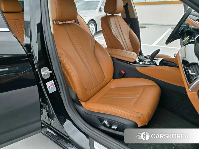 BMW 5 Series (G30) 2018 Черный из Кореи, фото 2