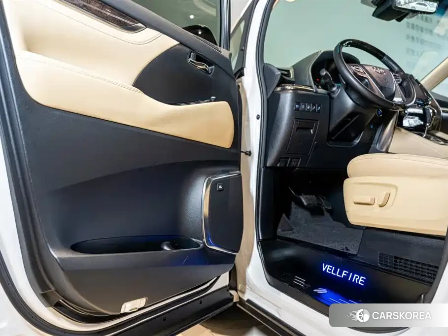 Toyota Vellfire 2023 Белый из Китая, фото 2