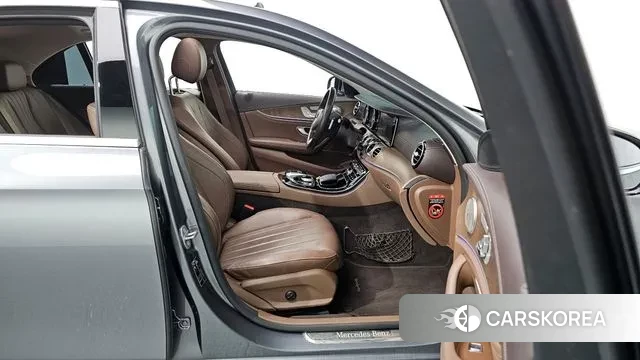 Mercedes-Benz E-Class W213 2018 Серый из Кореи, фото 2