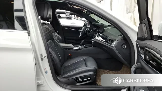 BMW 5 Series (G30) 2022 Белый из Кореи, фото 2