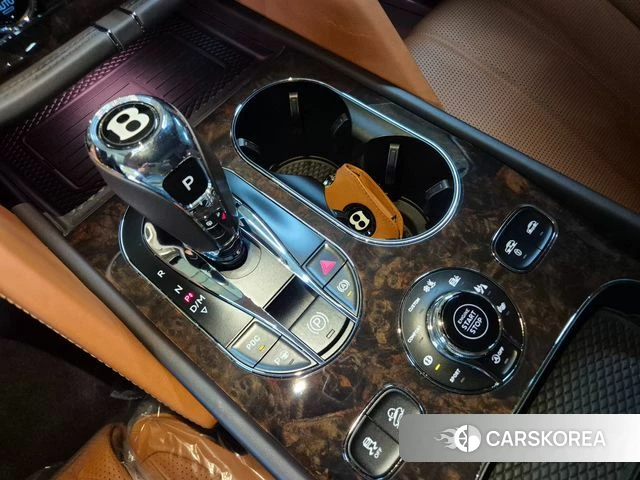Bentley Bentayga 2022 Белый из Кореи, фото 2