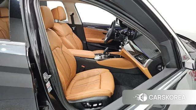 BMW 5 Series (G30) 2022 Серый из Кореи, фото 2