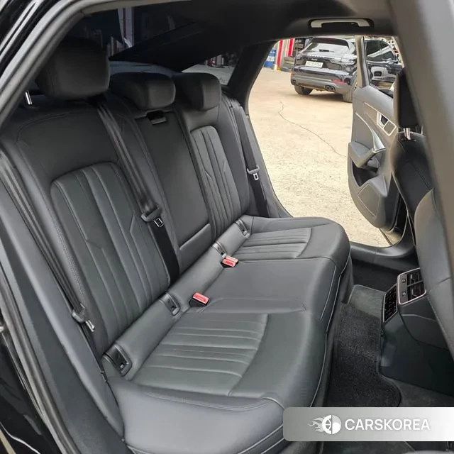 Audi A6 (C8) 2023 Черный из Кореи, фото 2