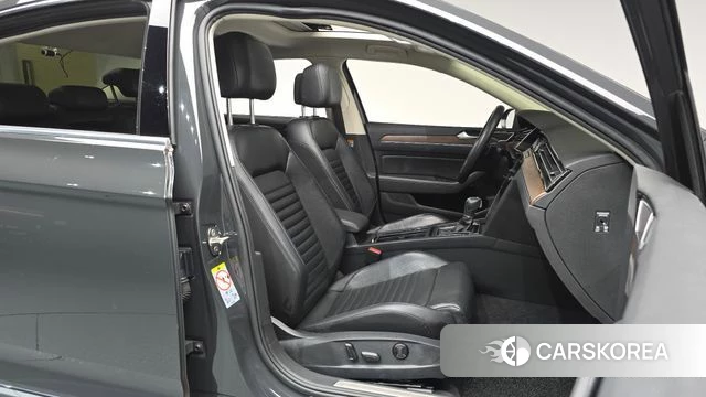 Volkswagen Passat GT (B8) 2018 Серый из Кореи, фото 2