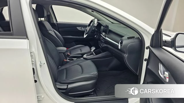 Kia The New K3 2nd generation 2023 Белый из Кореи, фото 2