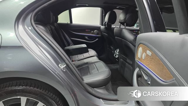 Mercedes-Benz E-Class W213 2021 Серый из Кореи, фото 2