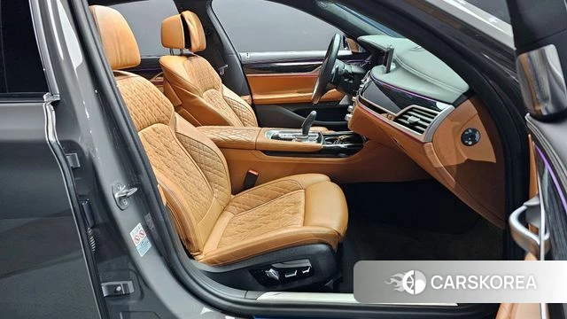 BMW 7 Series (G11) 2022 Серебристо-серый из Кореи, фото 2