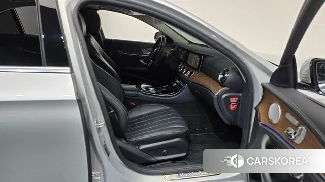 Mercedes-Benz E-Class W213 2019 Серебристо-серый из Кореи, фото 2