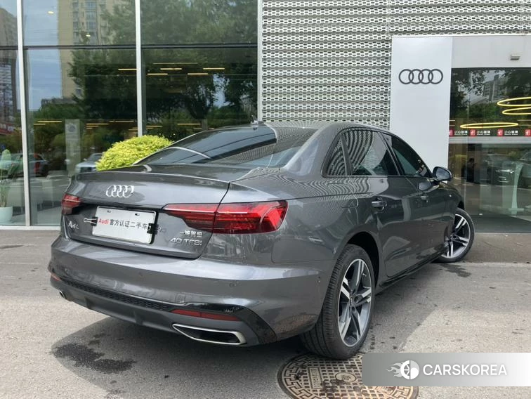 Audi A4L 2021 Темно-серый из Китая, фото 2