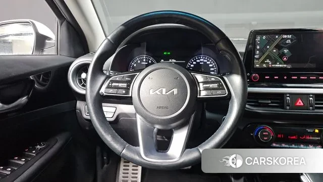 Kia The New K3 2nd generation 2023 Белый из Кореи, фото 2