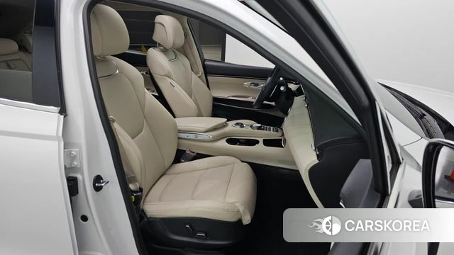 Genesis GV70 2023 Белый из Кореи, фото 2