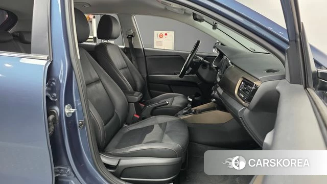 Kia Stonic 2018 Синий из Кореи, фото 2
