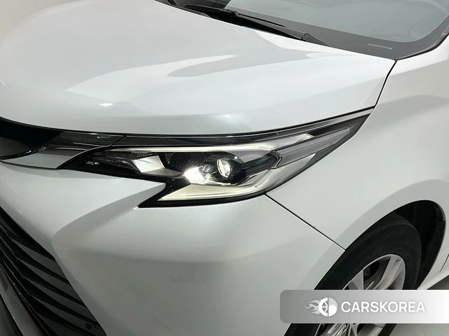 Toyota Saina 2024 Белый из Китая, фото 2