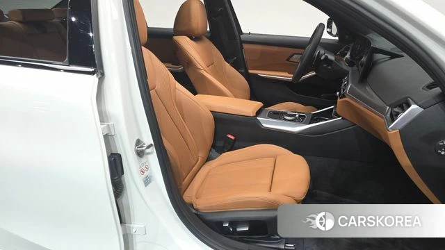 BMW 3 Series (G20) 2023 Белый из Кореи, фото 2