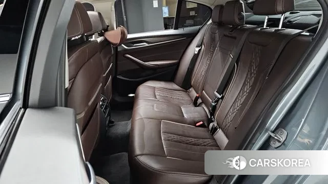 BMW 5 Series (G30) 2018 Серый из Кореи, фото 2