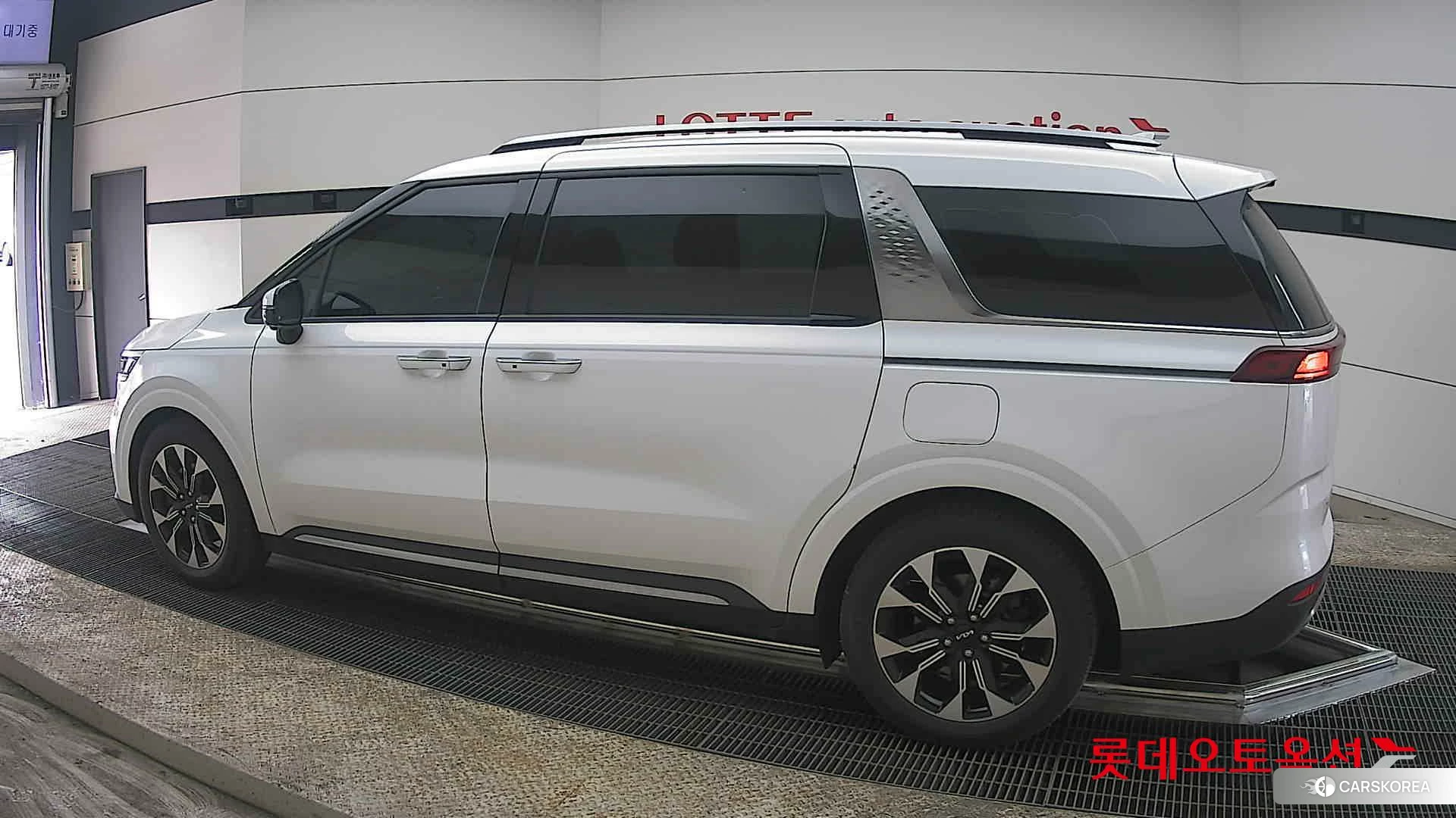 Kia Carnival Limousine 2022 Snow White Pearl из Кореи, фото 2