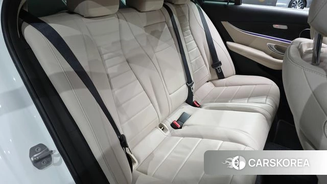 Mercedes-Benz E-Class W213 2018 Белый из Кореи, фото 2