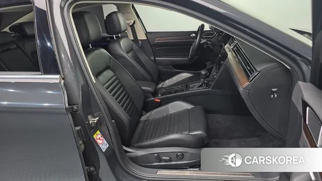 Volkswagen Passat GT (B8) 2018 Серый из Кореи, фото 2