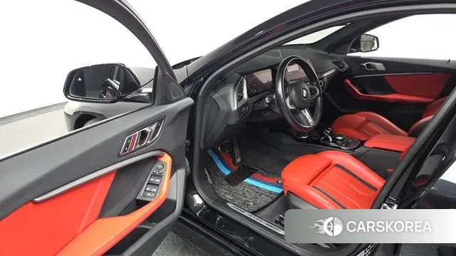 BMW 1 Series (F40) 2022 Черный из Кореи, фото 2