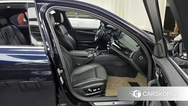 BMW 5 Series (G30) 2018 Черный из Кореи, фото 2