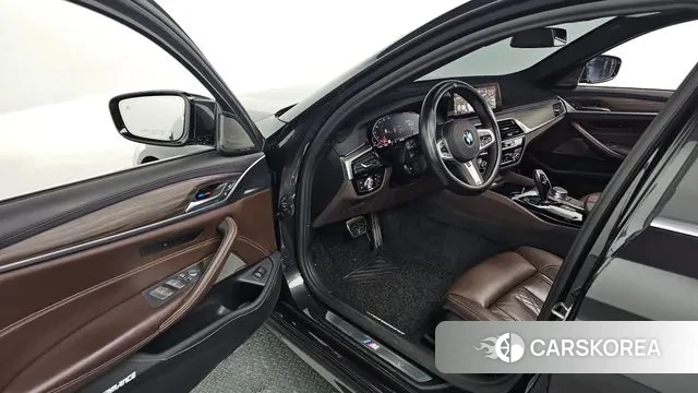 BMW 5 Series (G30) 2020 Серый из Кореи, фото 2