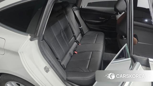 BMW 3 Series GT (F34) 2019 Белый из Кореи, фото 2