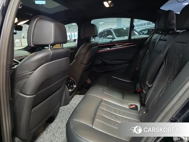 BMW 5 Series (G30) 2023 Черный из Кореи, фото 2