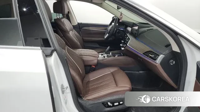 BMW 6 Series GT (G32) 2023 Белый из Кореи, фото 2