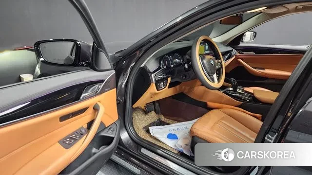 BMW 5 Series (G30) 2018 Серый из Кореи, фото 2