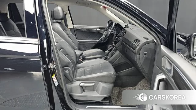 Volkswagen Tiguan Allspace 2020 Черный из Кореи, фото 2