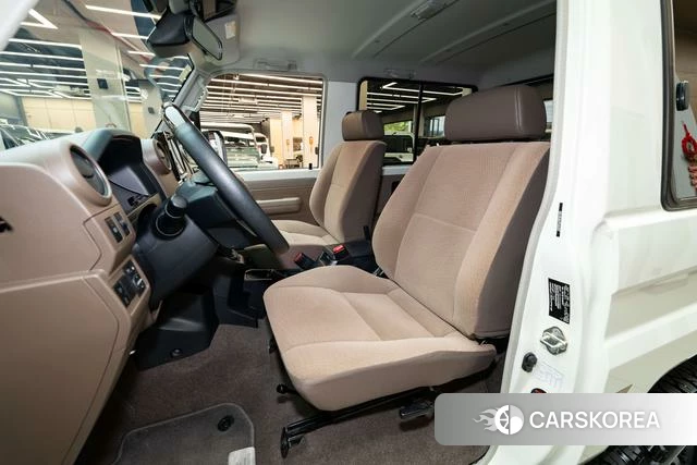 Toyota Land Cruiser 70 Series 2024 Белый из Китая, фото 2