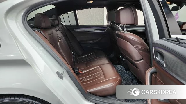 BMW 5 Series (G30) 2019 Белый из Кореи, фото 2
