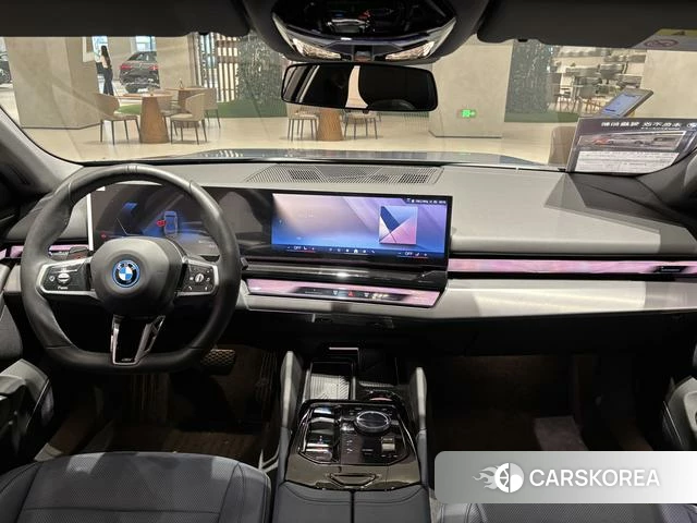 BMW i5 2025 Серебристо-серый из Китая, фото 2