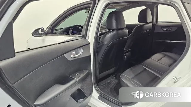 Kia The New K3 2nd generation 2022 Белый из Кореи, фото 2