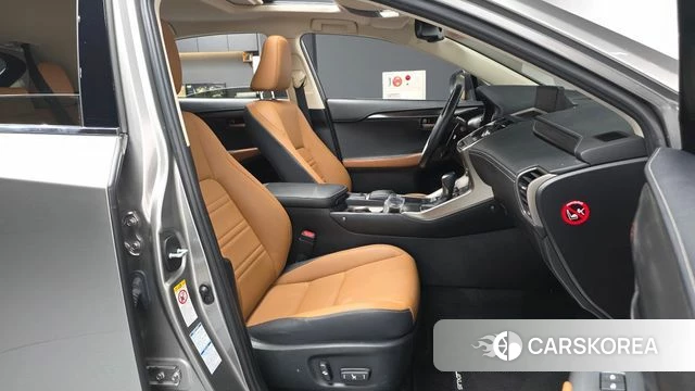 Lexus NX300h 2018 Серебристо-серый из Кореи, фото 2