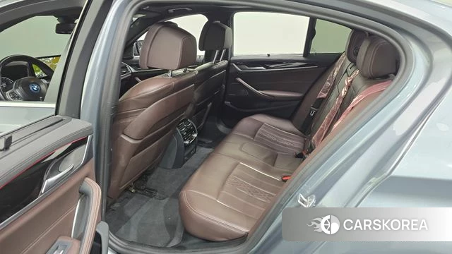 BMW 5 Series (G30) 2022 Серебристо-серый из Кореи, фото 2