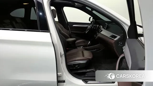 BMW X1 (F48) 2021 Белый из Кореи, фото 2