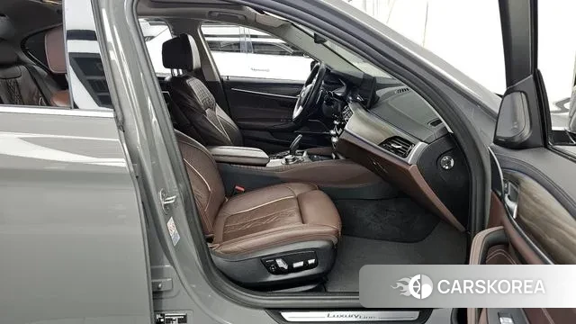 BMW 5 Series (G30) 2022 Серый из Кореи, фото 2