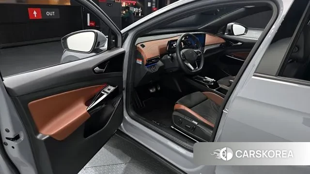 Volkswagen ID.4 2023 Серебряный из Кореи, фото 2