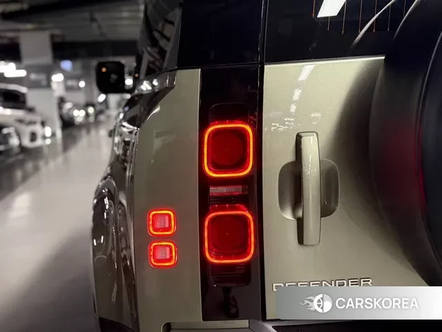 Land Rover Defender (L663) 2021 Зеленый из Кореи, фото 2